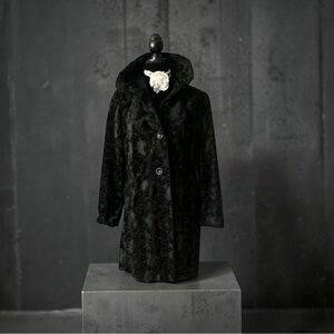 Gallery vintage Faux Fur Coat w/convertible stand collar!